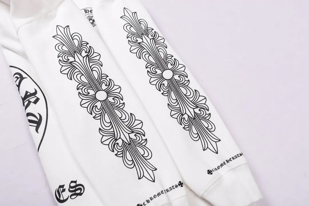 M18—P210 -Chrome Hearts/Chrome Hearts printed sweatshirt cardigan jacket -420 grams of high-density, high-quality wool, soft, delicate and skin-friendly, soft and silky to the touch, warm and skin-friendly -The hardware zipper accessories are all customized and full of details -Colour: black white -Size: S M L XL